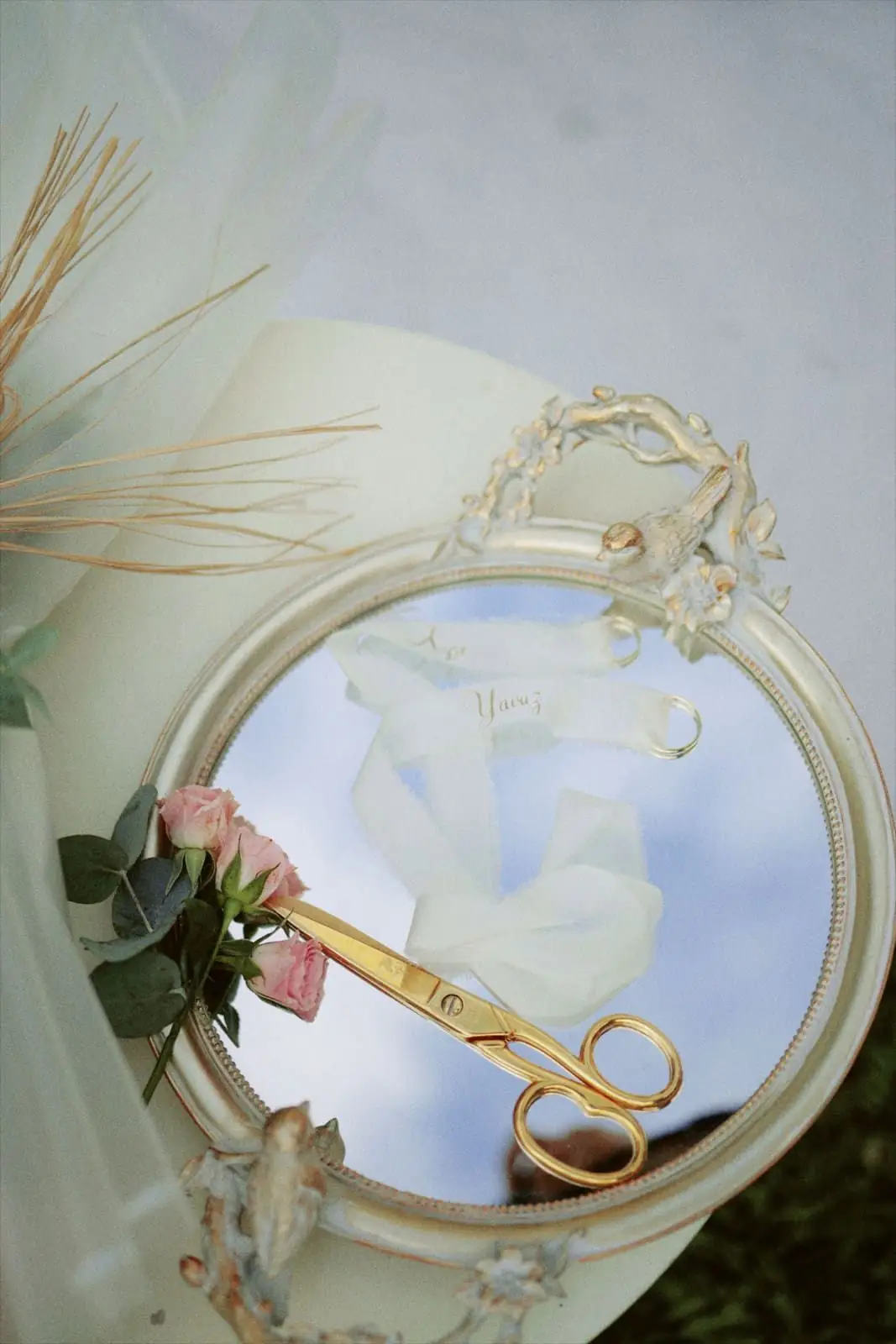Détail floral et atmosphère de mariage
